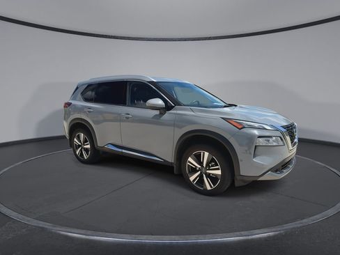 Used 2023 Nissan Rogue SL w/ SL Premium Package FWD image 2