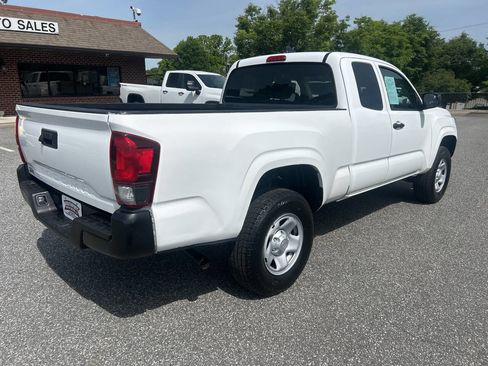 Used 2020 Toyota Tacoma SR image 3
