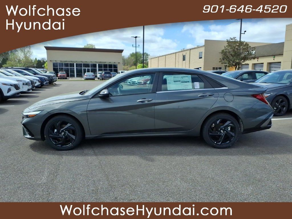 Used 2026 Hyundai Elantra SEL Sport Premium FWD image 2
