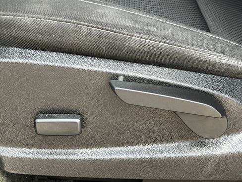 Used 2018 Chevrolet Colorado LT w/ LT Convenience Package image 16