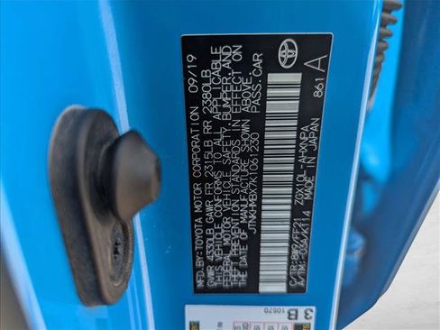 Used 2019 Toyota C-HR XLE FWD image 22