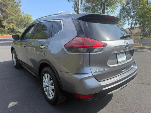 Used 2019 Nissan Rogue SV FWD image 3