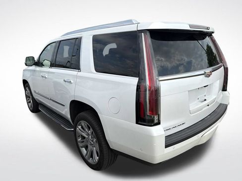 Used 2017 Cadillac Escalade Luxury AWD/4WD image 4
