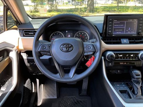 Used 2021 Toyota RAV4 LE image 8