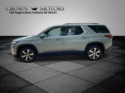Used 2023 Chevrolet Traverse LT w/ LT Premium Package AWD/4WD image 9