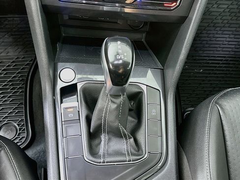 Used 2022 Volkswagen Tiguan SE FWD image 23