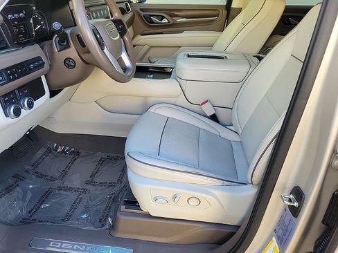 Used 2021 GMC Yukon Denali w/ Denali Premium Package image 12