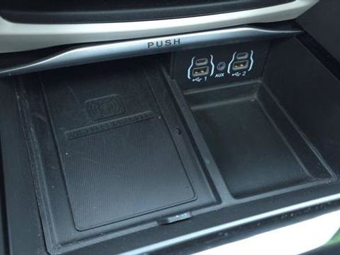 Certified 2022 Chrysler Pacifica Limited FWD image 48