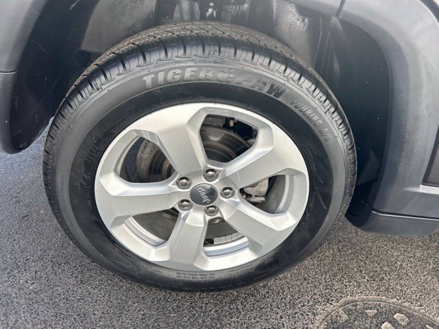 Used 2018 Jeep Compass Latitude FWD image 49