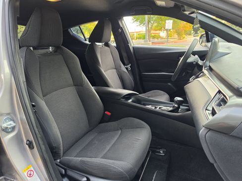 Used 2019 Toyota C-HR LE FWD image 12