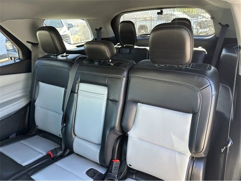 Used 2022 Ford Explorer XLT w/ Equipment Group 202A image 17