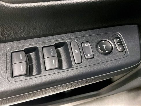 Used 2025 Honda CR-V LX image 39
