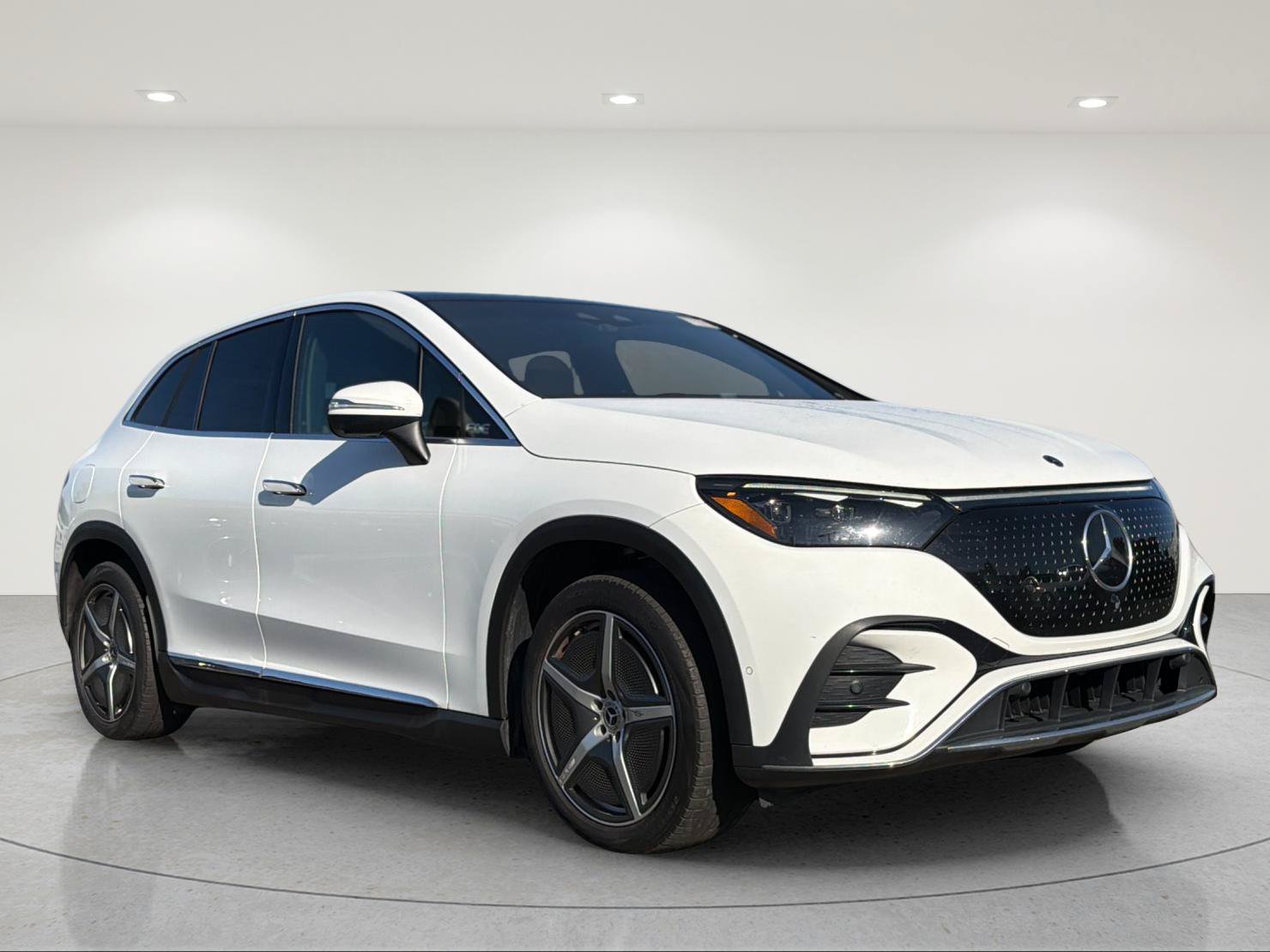 Used 2023 Mercedes-Benz EQE 500 4MATIC SUV w/ Pinnacle Trim Package image 6