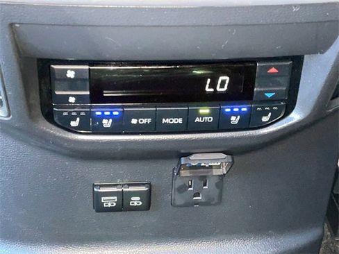 Used 2024 Toyota Sequoia Platinum image 16