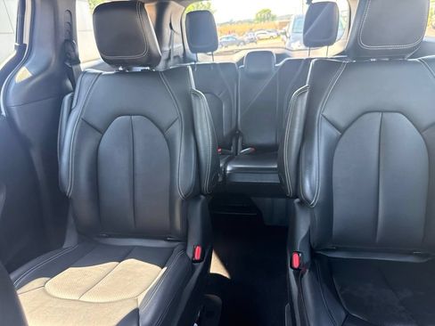 Used 2024 Chrysler Pacifica Limited FWD image 29