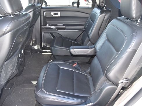 Used 2020 Ford Explorer XLT w/ Equipment Group 202A image 12