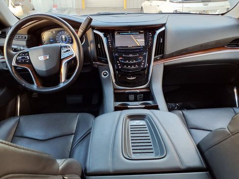 Used 2019 Cadillac Escalade Luxury image 15