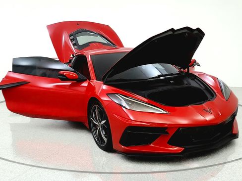Used 2022 Chevrolet Corvette Stingray Preferred Cpe w/ Z51 Performance Package RWD image 9