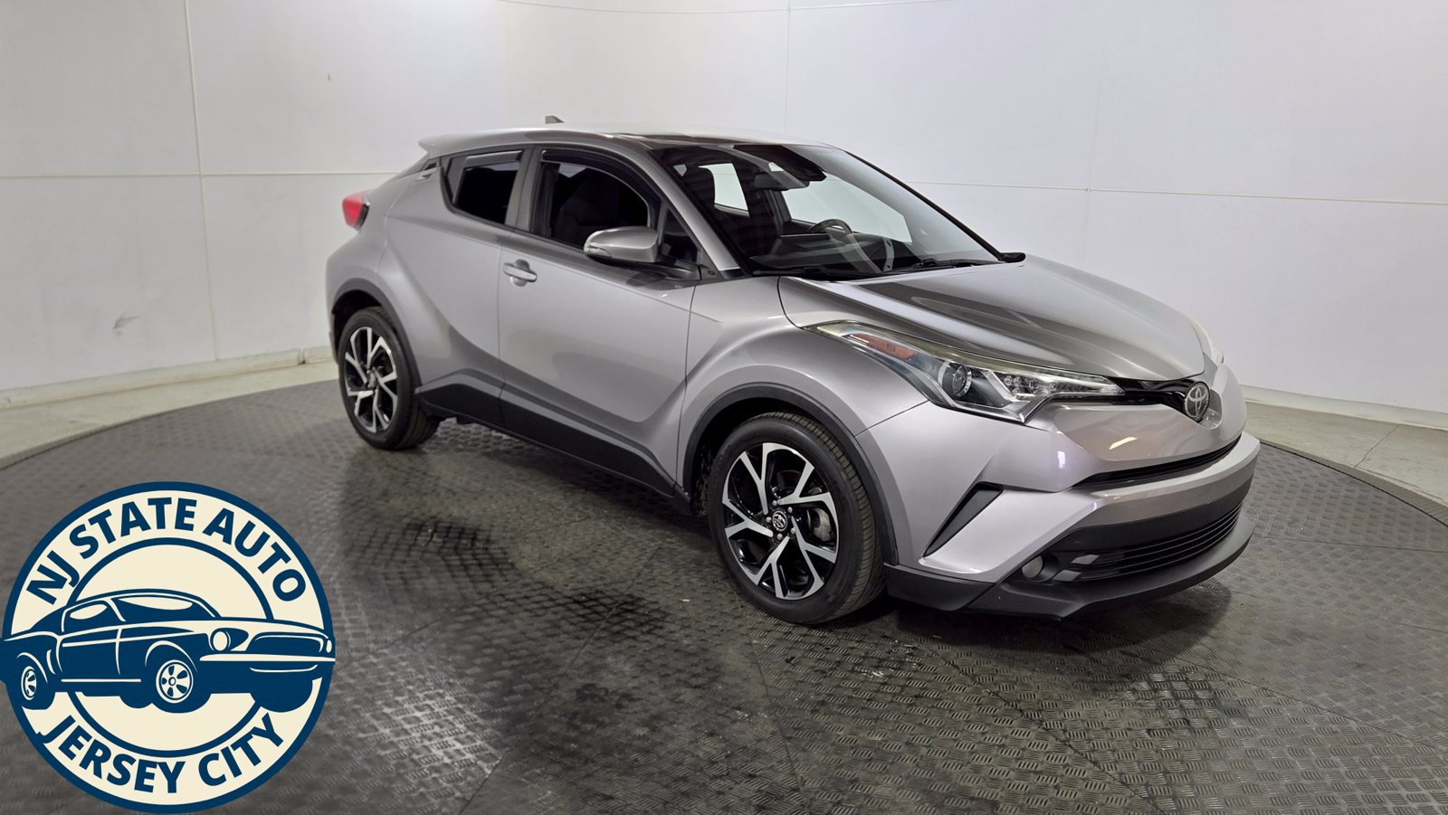 Used 2018 Toyota C-HR XLE FWD image 1