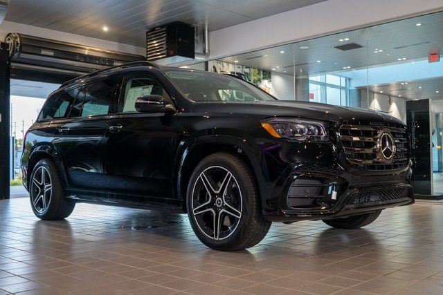 Certified 2026 Mercedes-Benz GLS 450 4MATIC image 1