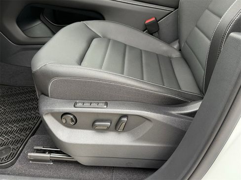 New 2026 Volkswagen Atlas Cross Sport SEL R-Line image 13