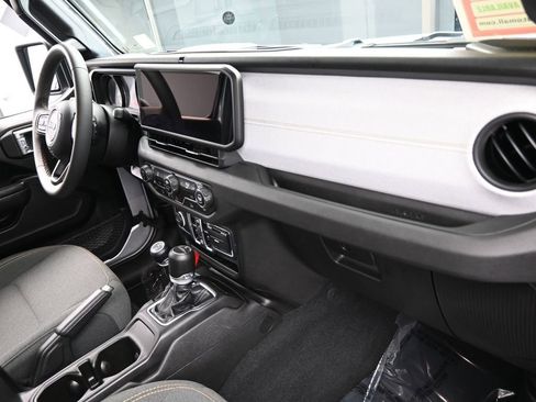 Certified 2024 Jeep Gladiator Sport image 45