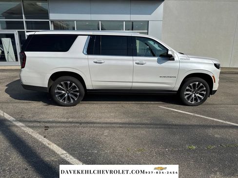 Used 2025 Chevrolet Suburban High Country AWD/4WD image 7