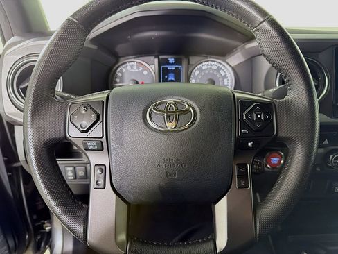 Used 2019 Toyota Tacoma TRD Sport image 14