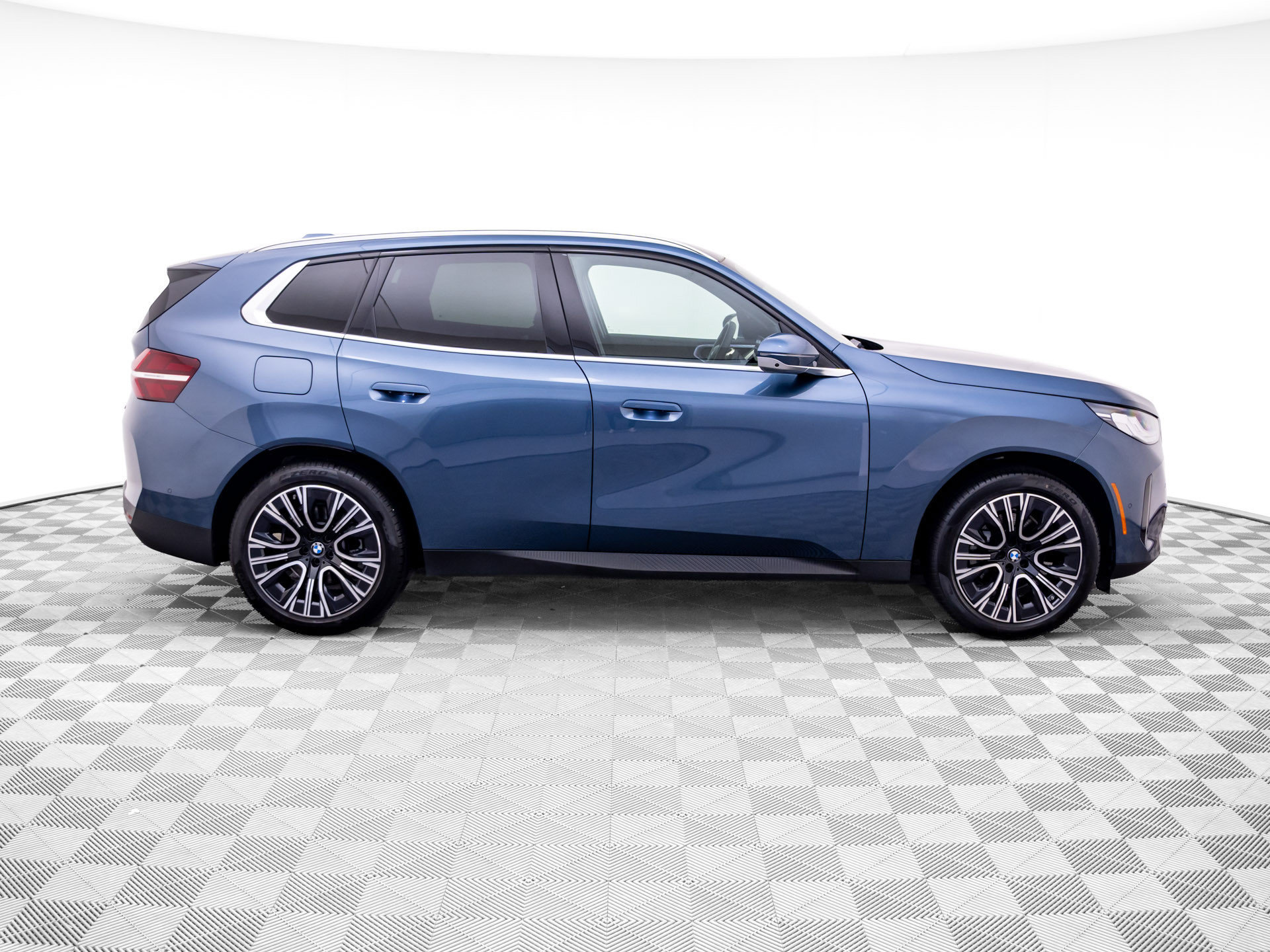 Used 2025 BMW X3 xDrive30i AWD/4WD image 6