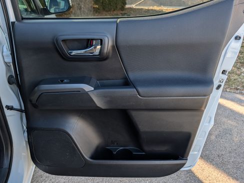 Used 2019 Toyota Tacoma TRD Off-Road image 30