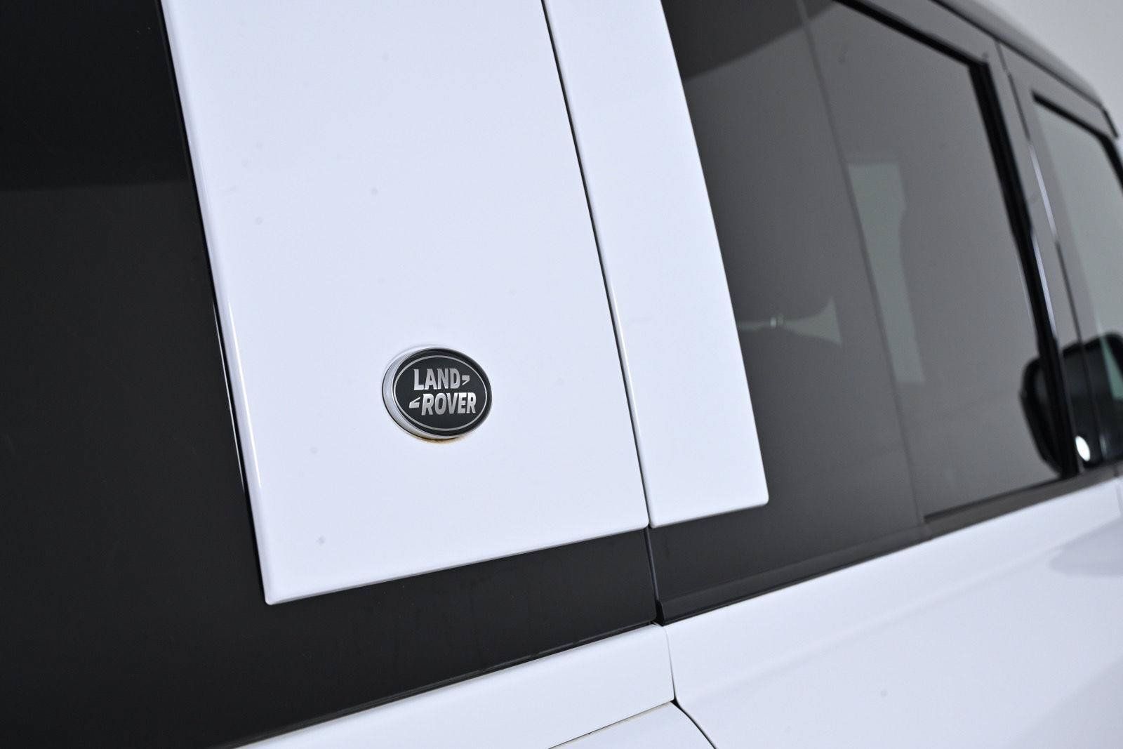 Used 2022 Land Rover Defender 110 X-Dynamic HSE AWD/4WD image 11