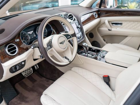Used 2017 Bentley Bentayga image 8