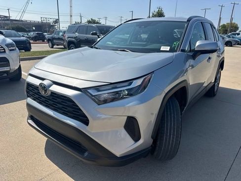 Used 2025 Toyota RAV4 XLE w/ Weather Package AWD/4WD image 6