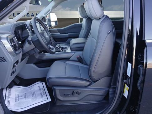 Used 2025 Ford F150 Lariat w/ Equipment Group 501A Mid image 9