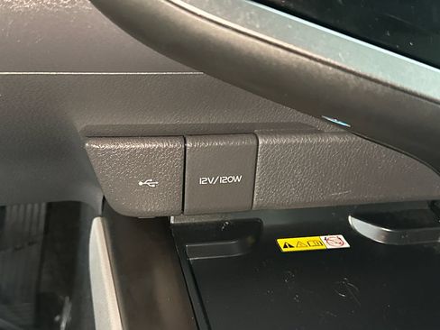 Used 2022 Toyota Camry XLE FWD image 29