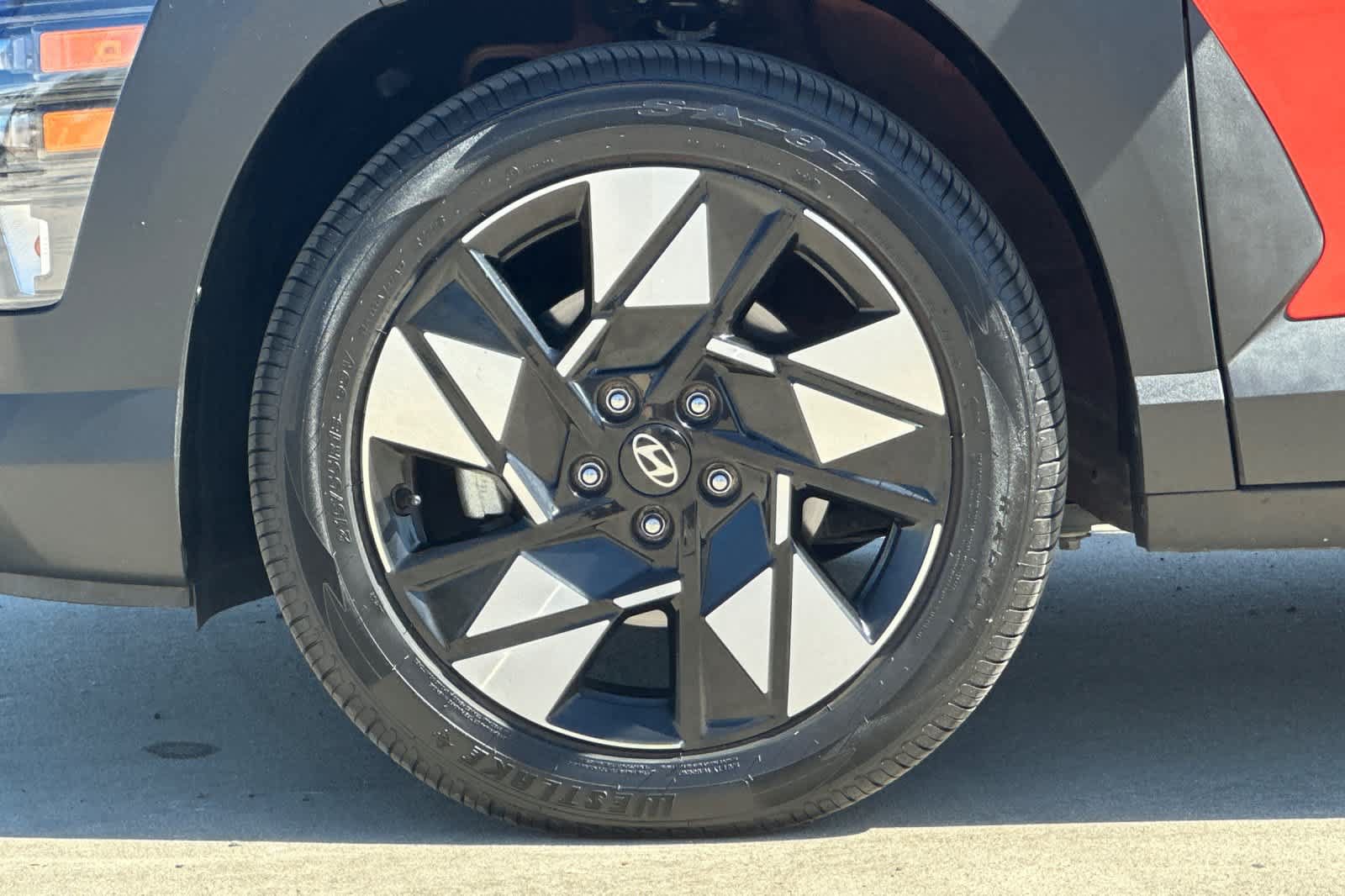 Used 2024 Hyundai Kona SEL FWD image 25