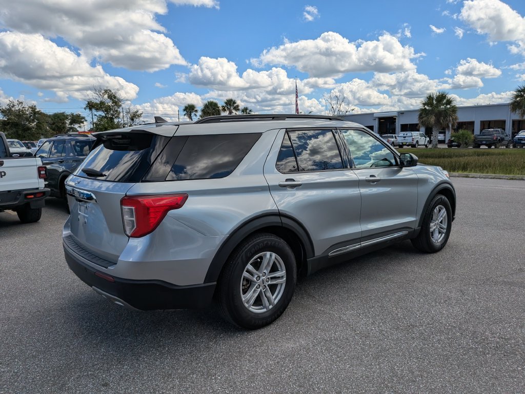 Used 2024 Ford Explorer XLT w/ Equipment Group 202A RWD image 7