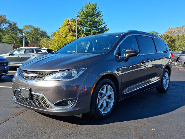 Used 2020 Chrysler Pacifica Touring-L FWD image 3