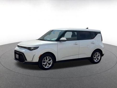 Used 2025 Kia Soul LX w/ LX Technology Package image 8