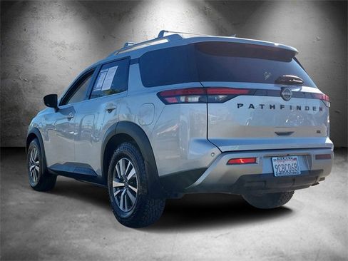 Used 2022 Nissan Pathfinder SL w/ SL Black Package image 4