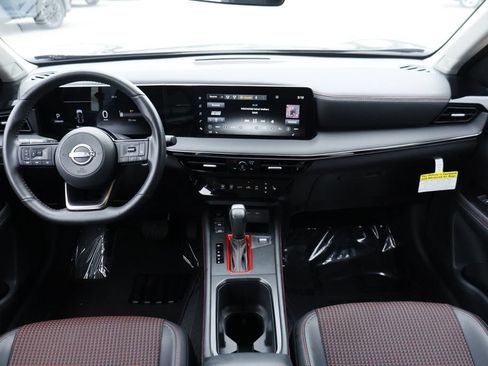 Used 2025 Nissan Kicks SR w/ SR Premium Package AWD/4WD image 23