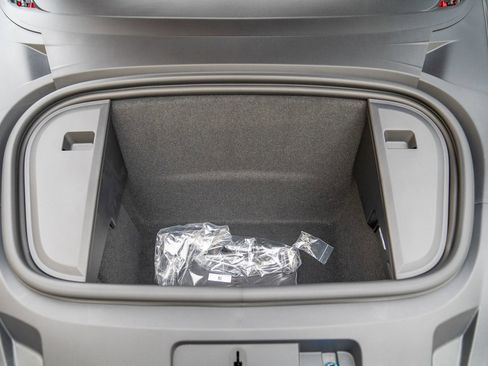 New 2025 Porsche Taycan image 24