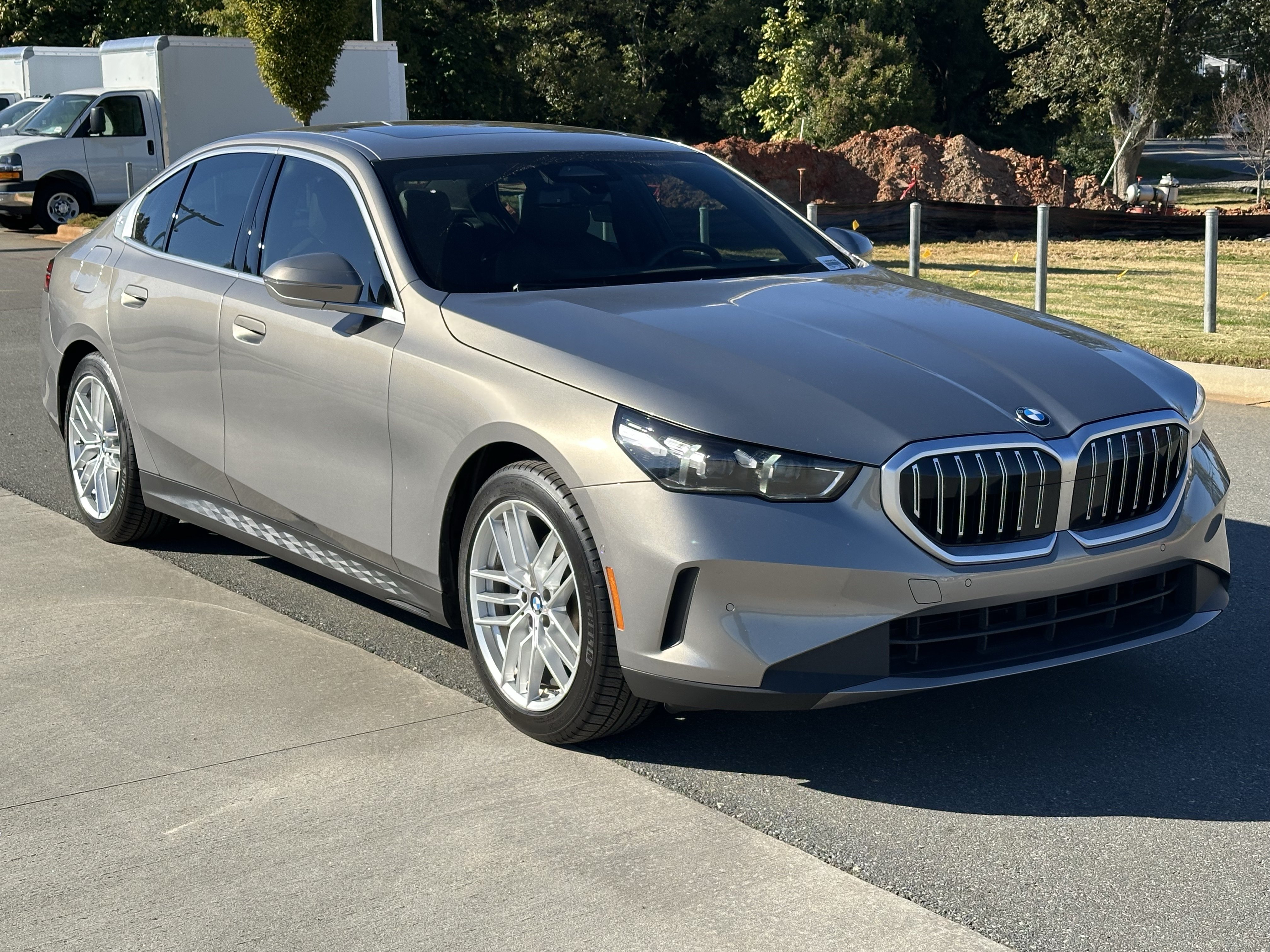 Used 2025 BMW 530i RWD image 1