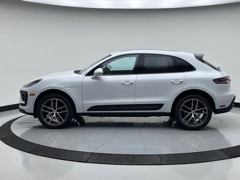 Used 2025 Porsche Macan image 2