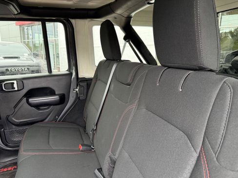 Used 2018 Jeep Wrangler Unlimited Rubicon AWD/4WD image 11