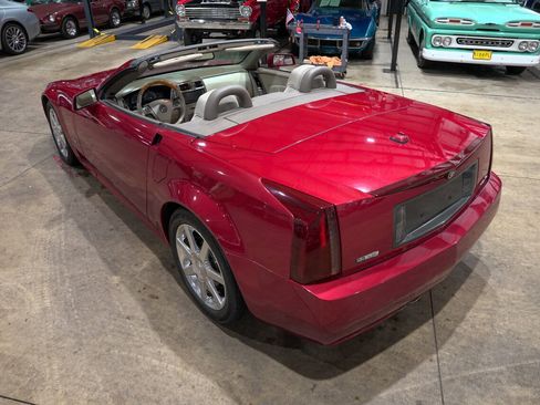 Used 2005 Cadillac XLR RWD image 16