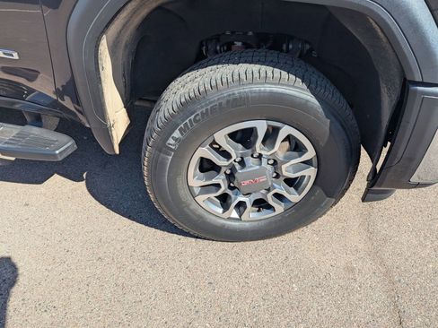 Used 2024 GMC Sierra 2500 SLT w/ SLT Premium Package image 5