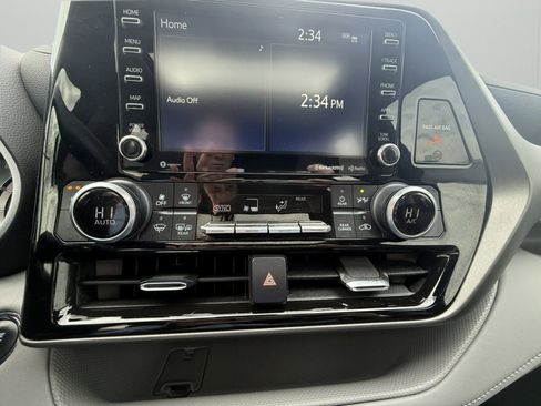 Used 2022 Toyota Highlander XLE image 21