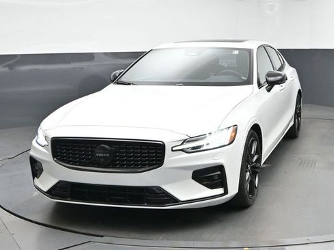 Used 2024 Volvo S60 B5 Plus w/ Climate Package FWD image 3