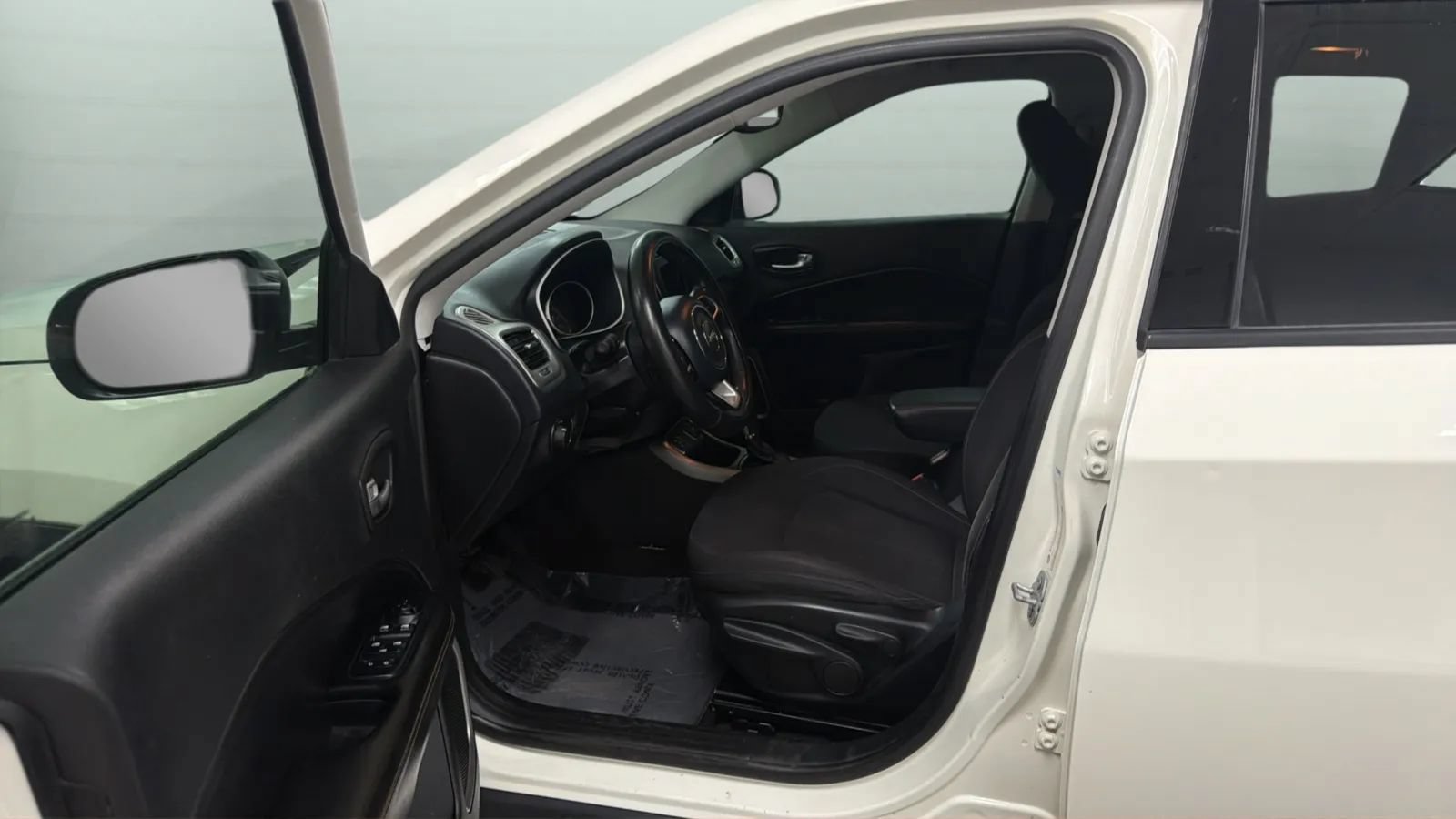 Used 2018 Jeep Compass Sport w/ Tech Group FWD image 21